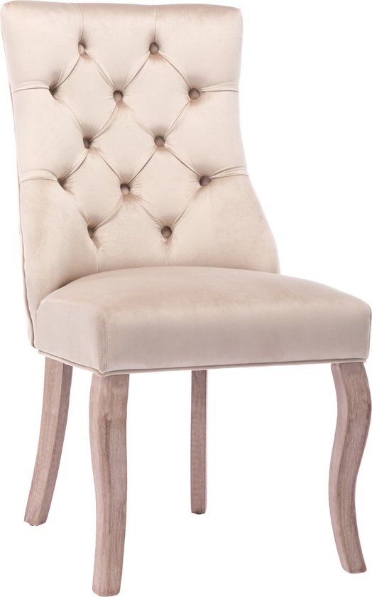 Beige fluwelen eetkamerstoel met knopquilting. Houten poten met gebogen vorm.