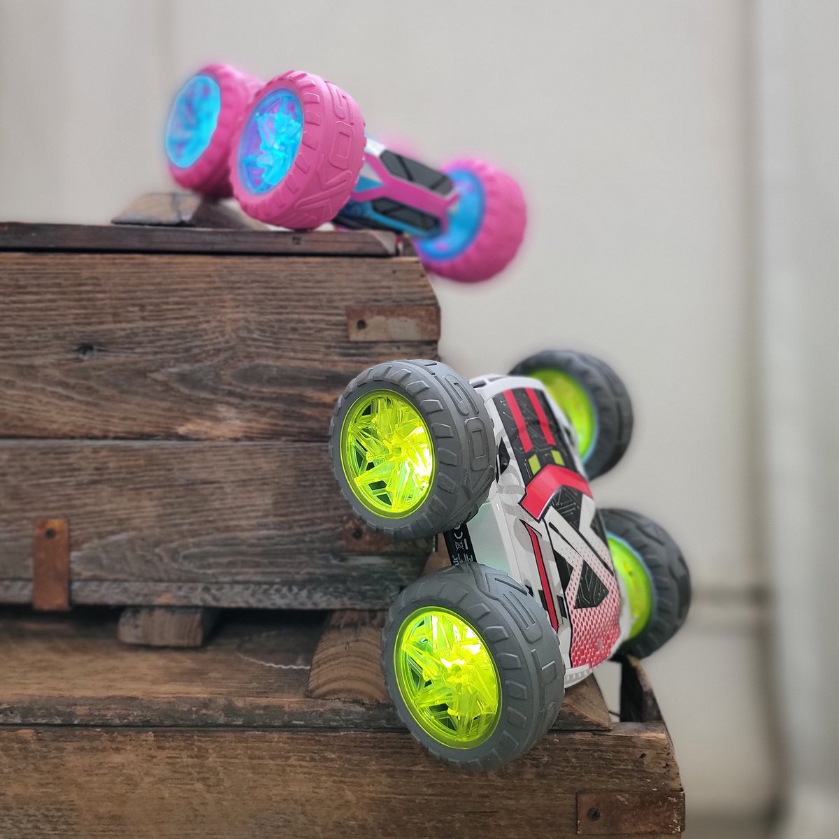 Exost RC 360 Cross Flash Stuntauto roze 1:18 - Flashing wheels - Incl. oplaadbare batterij - RC auto — afbeelding 9