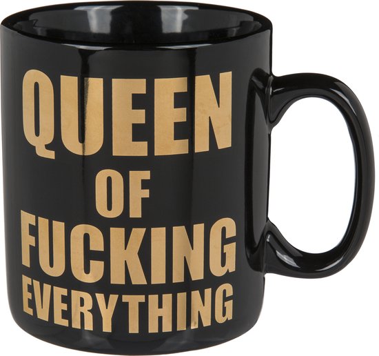 Queen of Fucking Everything XL Mok - 850 ml - Zwart Keramiek met Gouden Letters - Grappige Koffiemok - Vaatwasserbestendig - Perfect Cadeau voor Koffie- en Theeliefhebbers