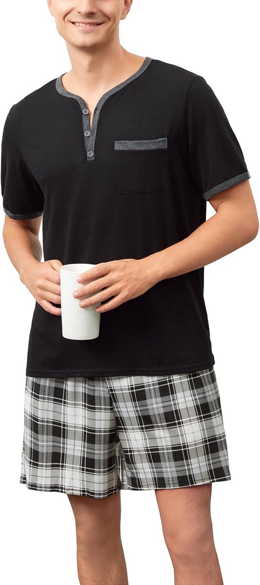 Herenpyjama voor de zomer, korte mouwen, Henley-kraag, geruite shorts