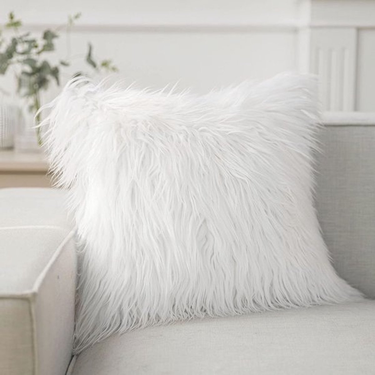 Decoratieve Faux Fur Kussensloop voor Slaapkamer en Bank - Pluizig en Zacht Kussen (24 x 24 Inch, Gebroken Wit)