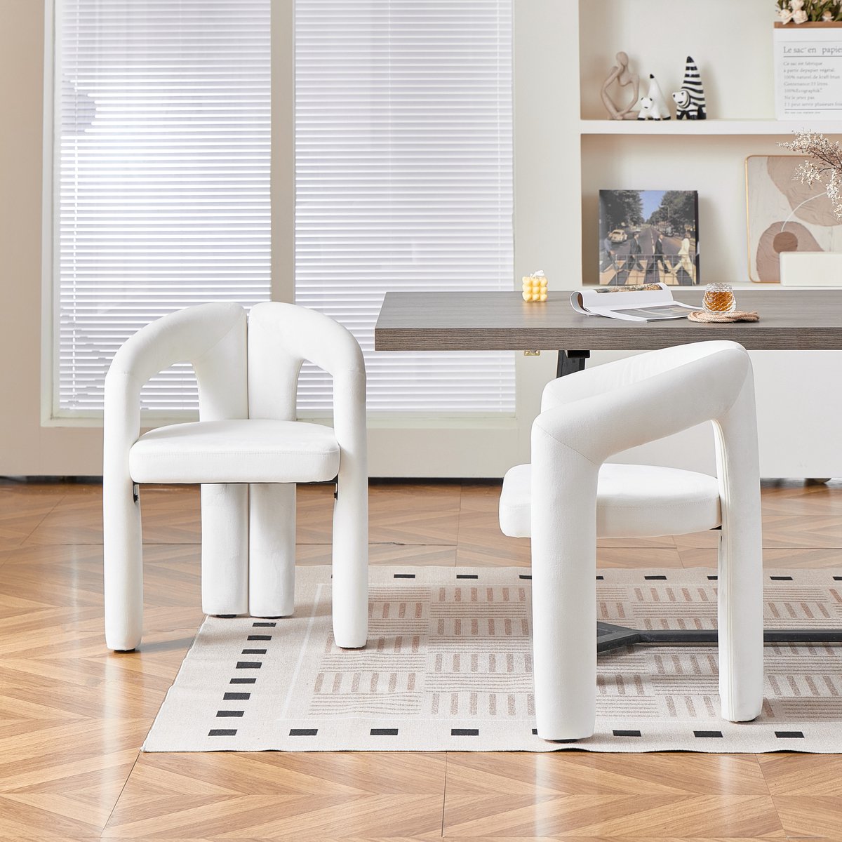 COVREO Eetkamerstoel met armleuningen – Kuipstoel van velvet – Zitmeubel voor eetkamer en kantoor – Set van 2 – Beige