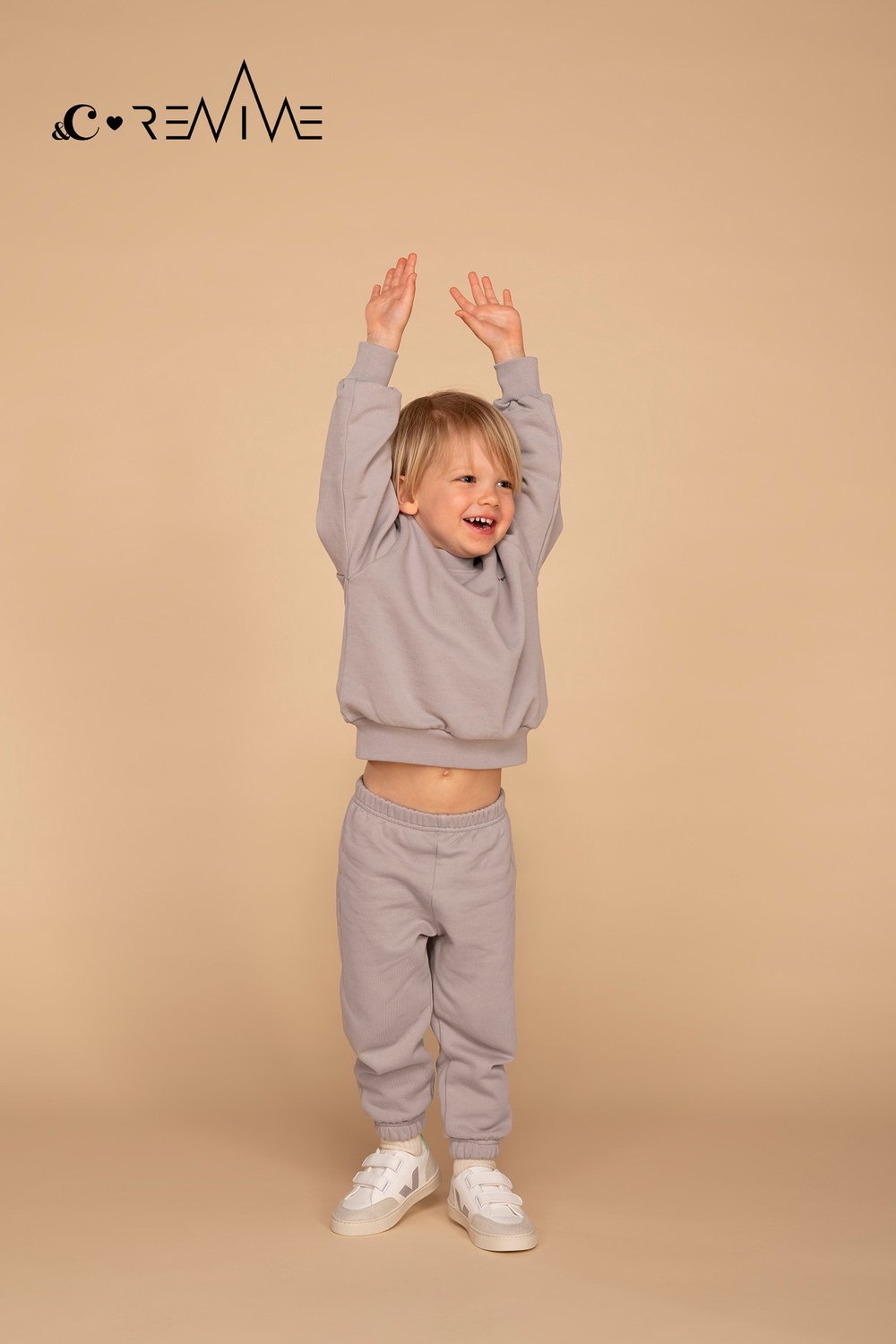 REVIVE x &C - Huispak Kinderen - Basic Model, Biologisch Katoen - Light Grey - Maat 140 (9-10 jaar)
