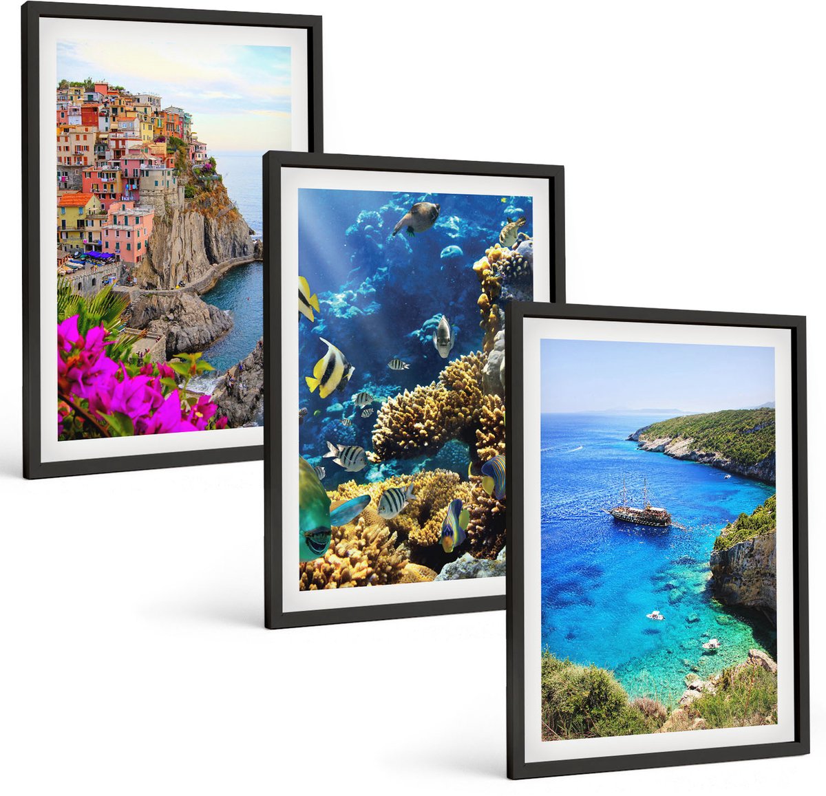 Coloray 3-Delige Schilderij Set - Uitzicht Op Zee Met Kleurrijke Huizen En Een Koraalrif. - 40 x 60 cm - Decoratieve Muurdecoratie - Slaapkamer - Decoratieve Schilderijen
