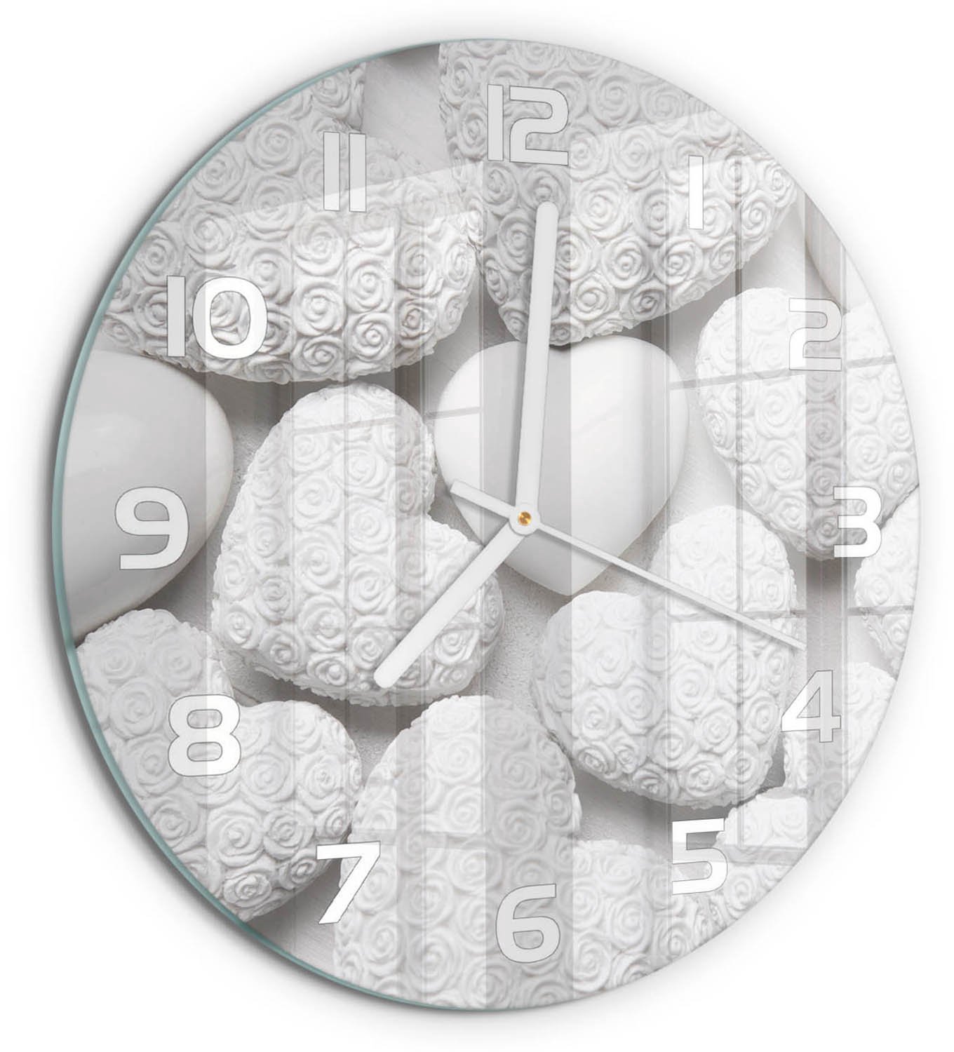 TULUP Wandklok - Witte achtergrond met hartjes Decoratieve Glazen Klok - fi30 cm - Wit Glazen Wandklok Design - Witte handen - Ronde Klok - Glazen Klok Met Print - Wandklok Glas Met Motief