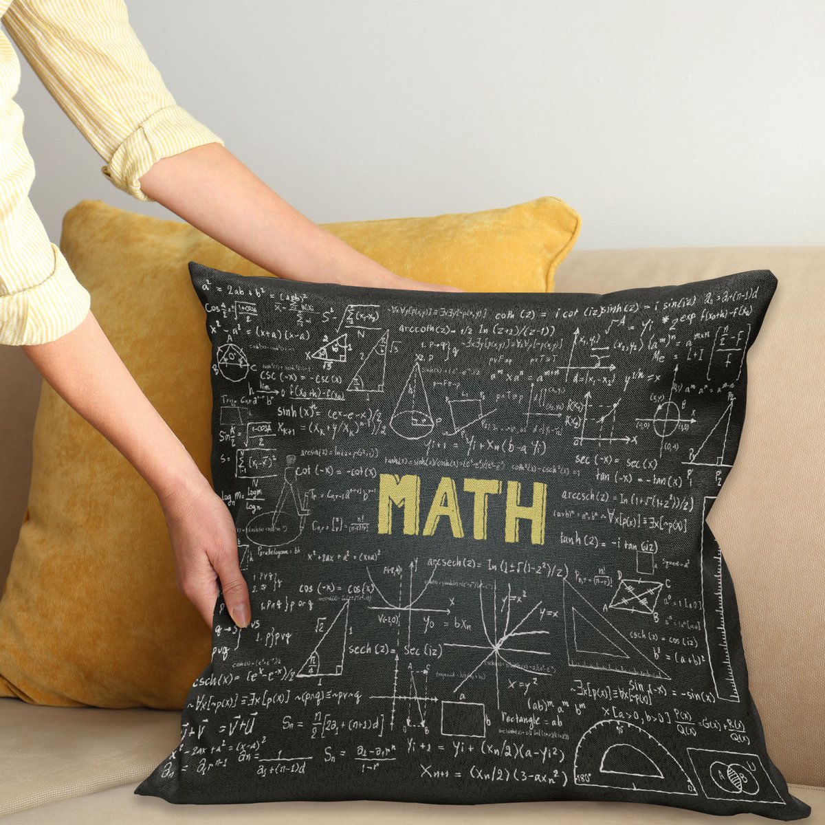 Mathematics Classroom Sierkussenhoes by ABAKUHAUS, Donker Blackboard Achtergrond met Math Equations Geometry Axis Kunst, Decoratieve Vierkante Sierkussenhoes, 20 X 20 Inches, Army Groen Geel