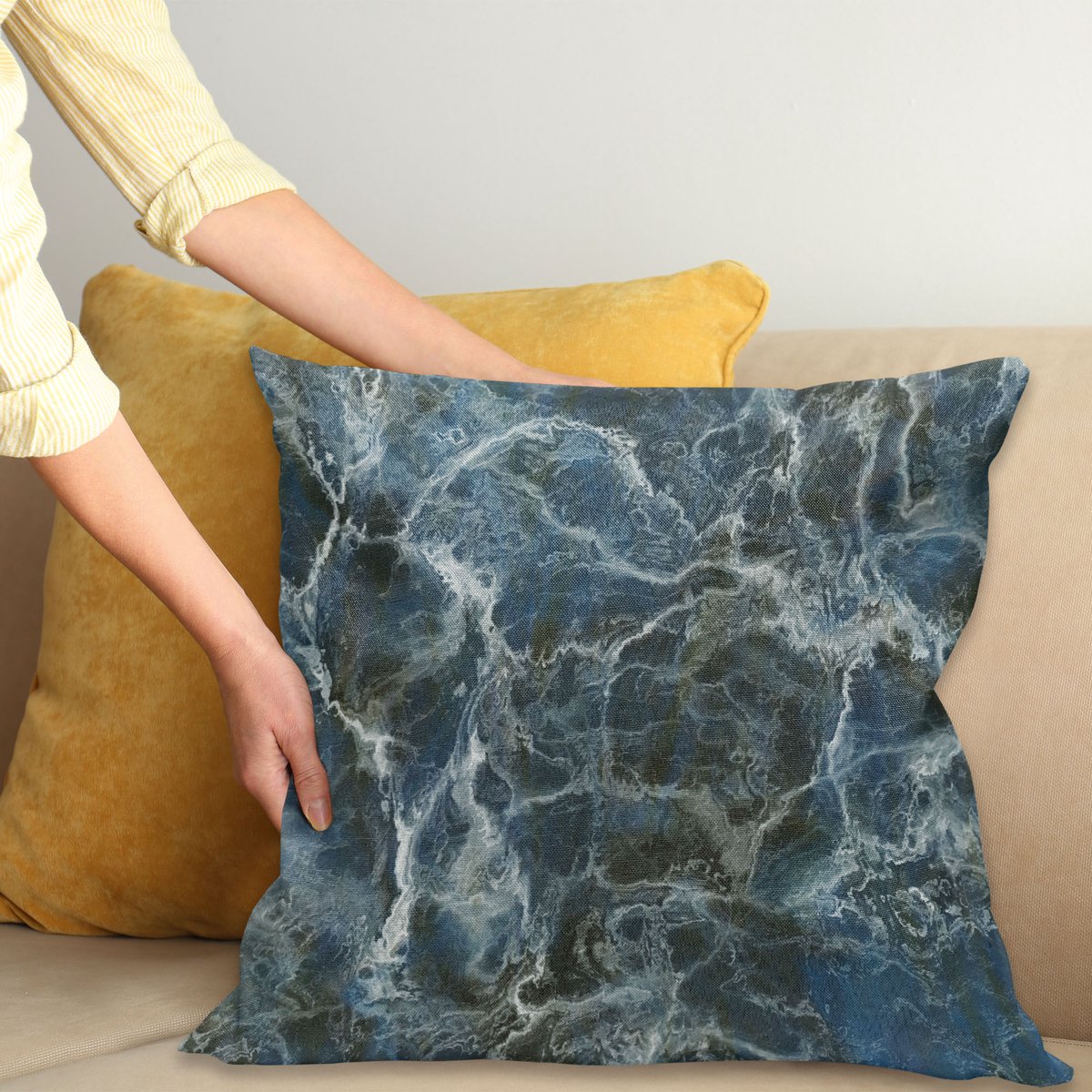 ABAKUHAUS Marmer Sierkussenhoes, Surface Motief met een Large Formless Crack Lijnen en Granite Rots Abstract Grafisch Ontwerp van Kunst, Decoratieve Vierkante Sierkussenhoes, 60 x 60 cm, Blauw Grijs