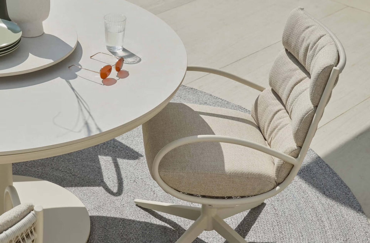 Apple Bee Melville Table à manger - Ø 140 cm - Sintered Stone - Oyster