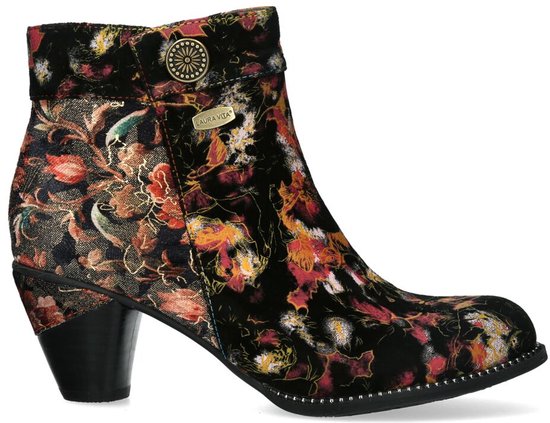 Zwarte enkellaars met bloemenprint in rood, geel en oranje, decoratieve knoop en blokhak.