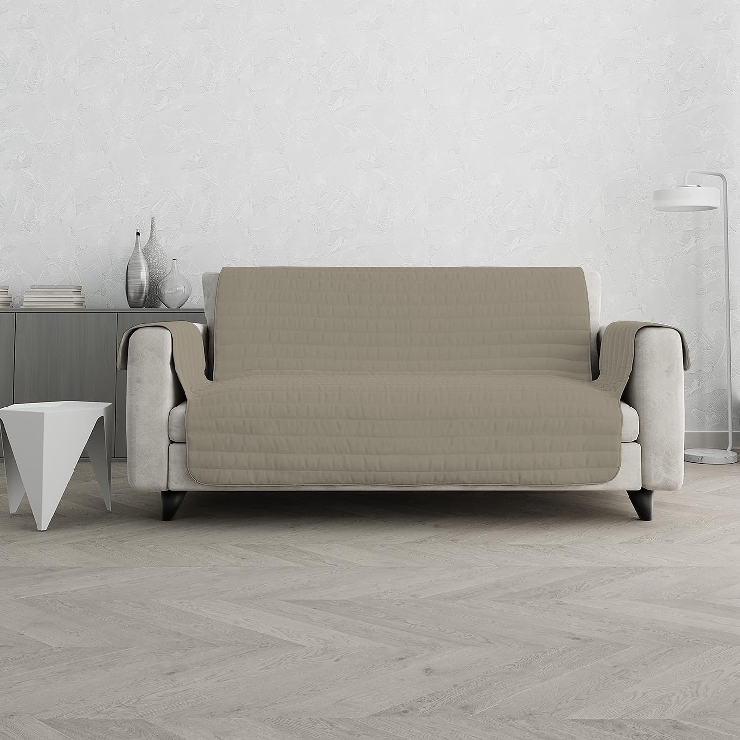 E Capricci Waterdichte Trendy Gewatteerde Sofa Cover Dove Grijs/Crème, 2 Plaatsen, 2 Zitplaatsen