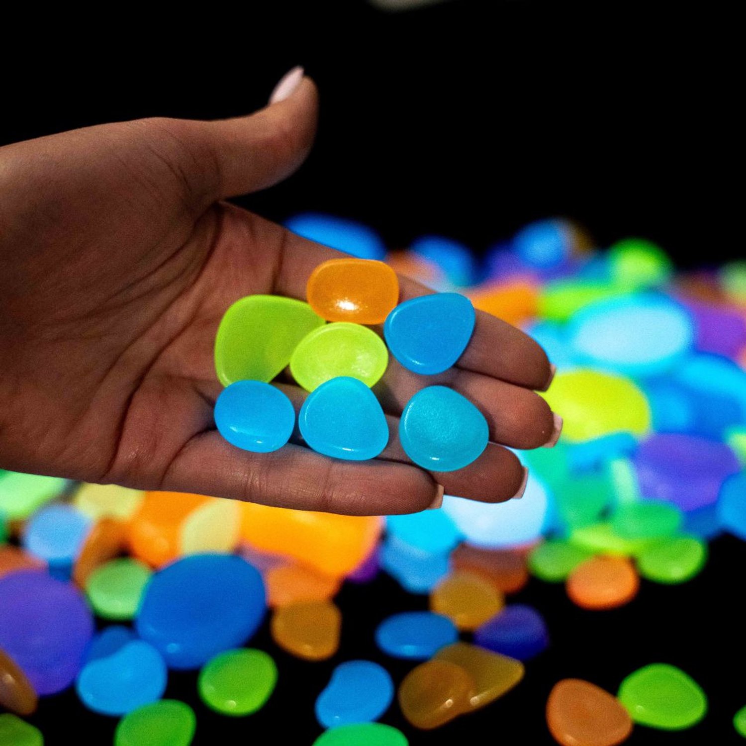 Glow Stones Small - 200 stuk - Glow in the dark - Terrarium decoratie - Aquarium decoratie - Multicolor - 1-2 cm