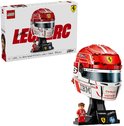 LEGO helm van Charles Leclerc, rood met witte accenten, met sponsordeclaraties en een minifiguur.