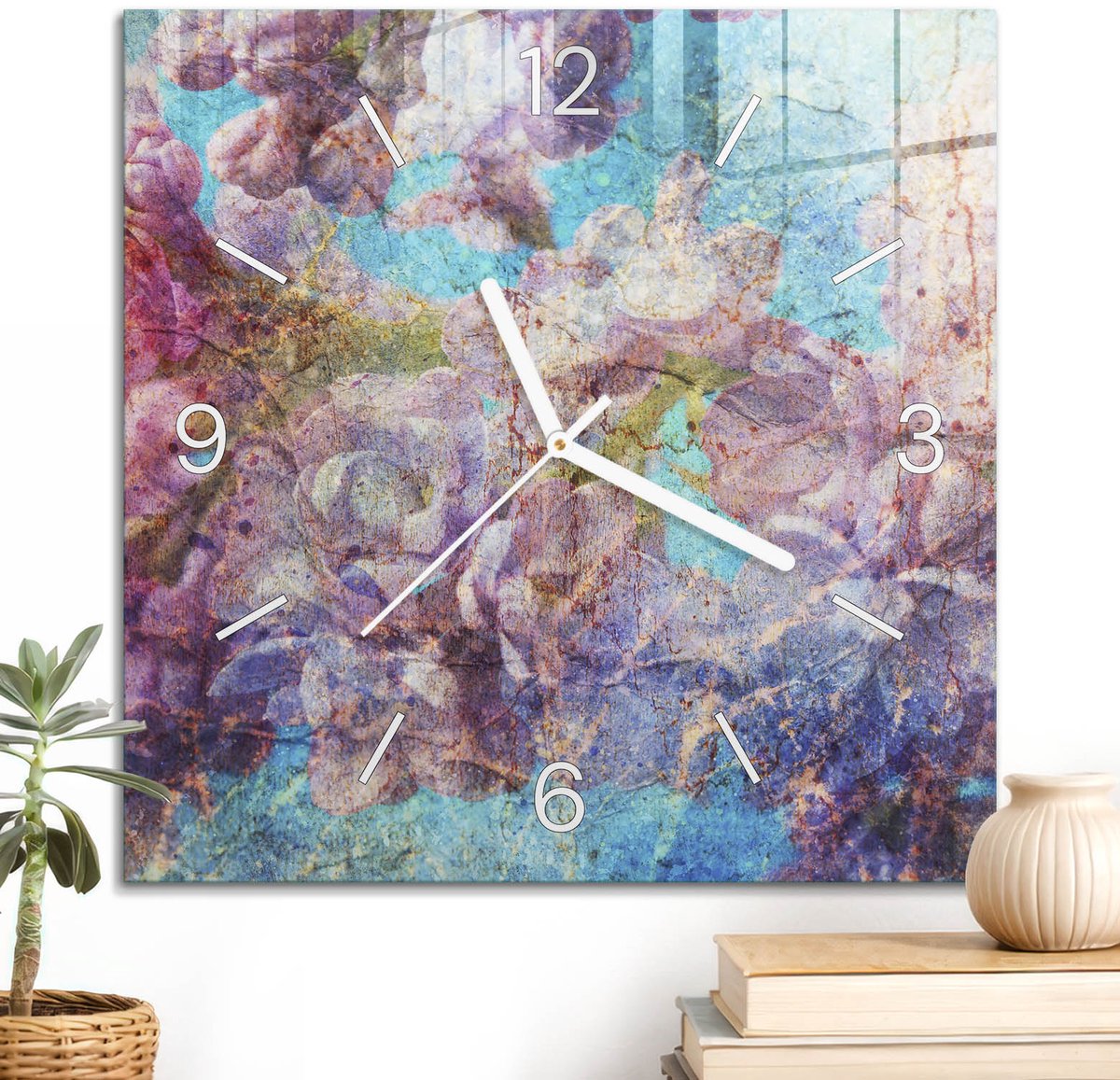 ArtPrintCave Paars Glazen Klok - 30x30 cm - Wandklok Vierkant - Bloemabstractie Wandklok Keuken - Abstractie Unieke Klok - Witte Klokwijzers