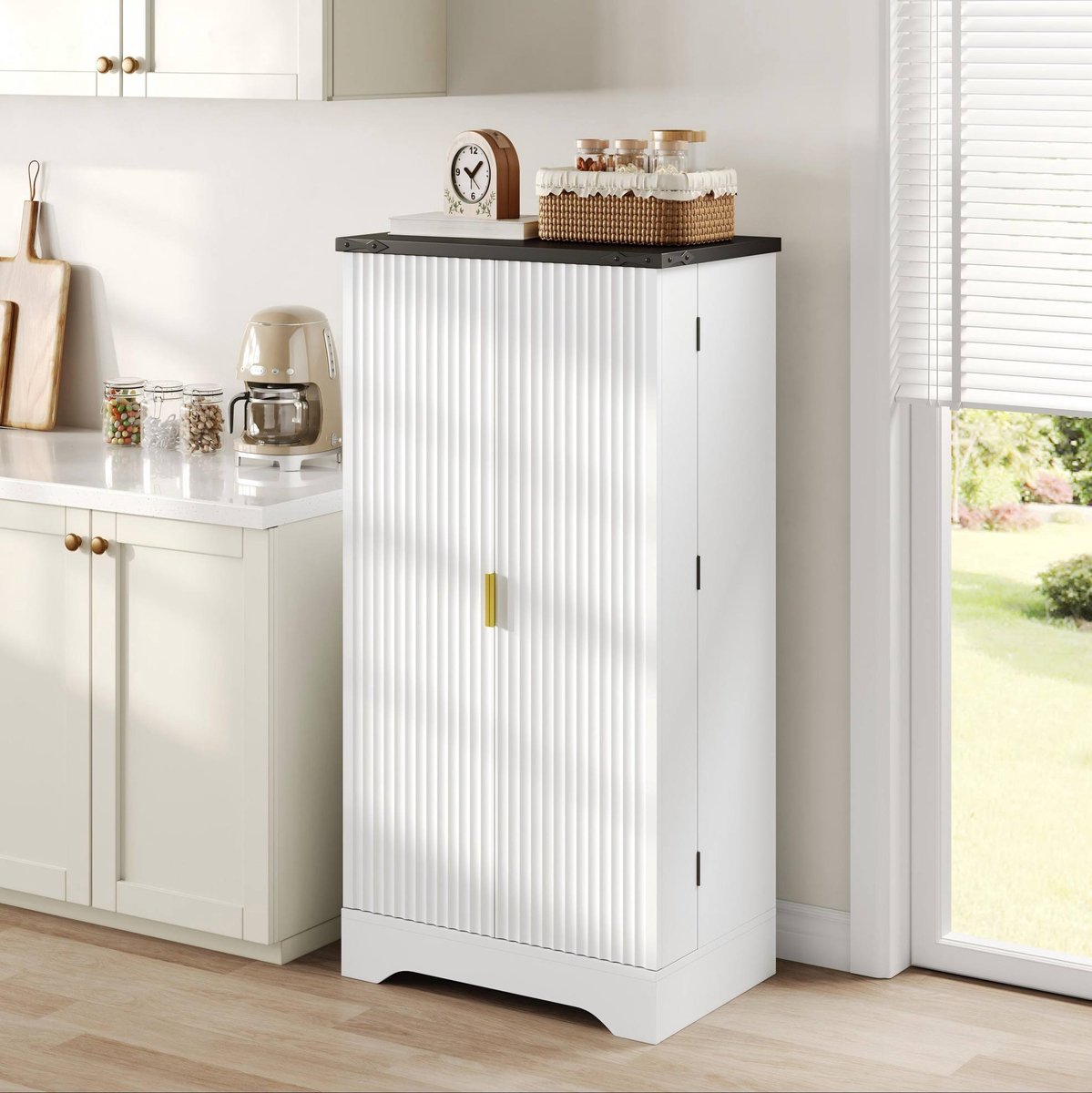 MEUNIQ Keukenkast hoge opbergkast 60,5 x 40 x 120 cm met dubbele deuren, LED-sensorlicht, verstelbare legplanken en deurvakken voor keuken, wit