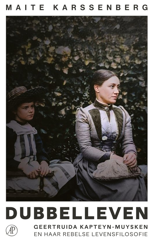 Cover van Dubbelleven met een historisch portret van Geertruida Kapteyn-Muysken en een kind in een tuin.