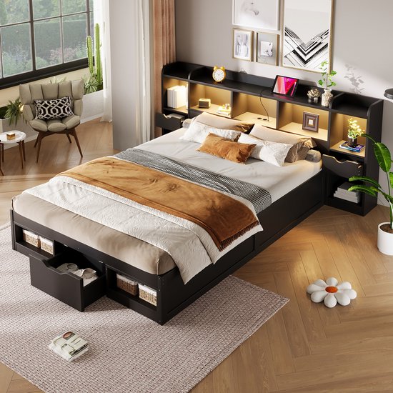 Zwart tweepersoonsbed vanuit een hoge hoek, met open lades, LED-verlicht hoofdeinde en beige beddengoed.