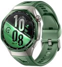 Groene smartwatch met zilveren rand en siliconen band, toont tijd, datum en skistatistieken op het scherm.