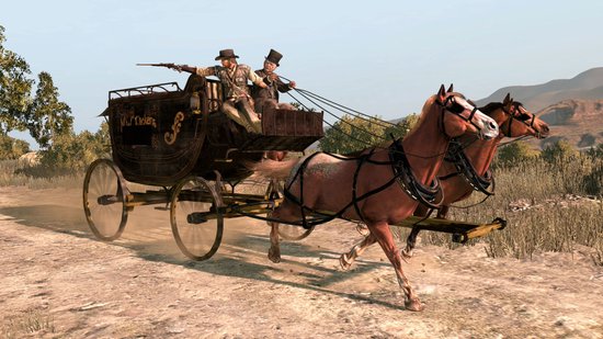 Paardenkoets met twee mannen in kleding uit het Wilde Westen. Twee bruine paarden trekken de koets.