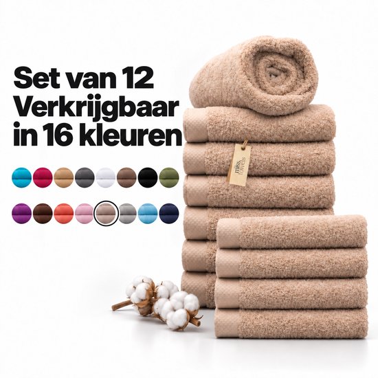 Stapel van 12 beige handdoeken met 16 kleuropties. Tekst: Set van 12 Verkrijgbaar in 16 kleuren.