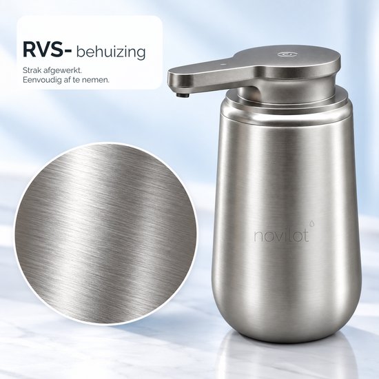 RVS zeepdispenser met een strakke, geborstelde roestvrijstalen behuizing.