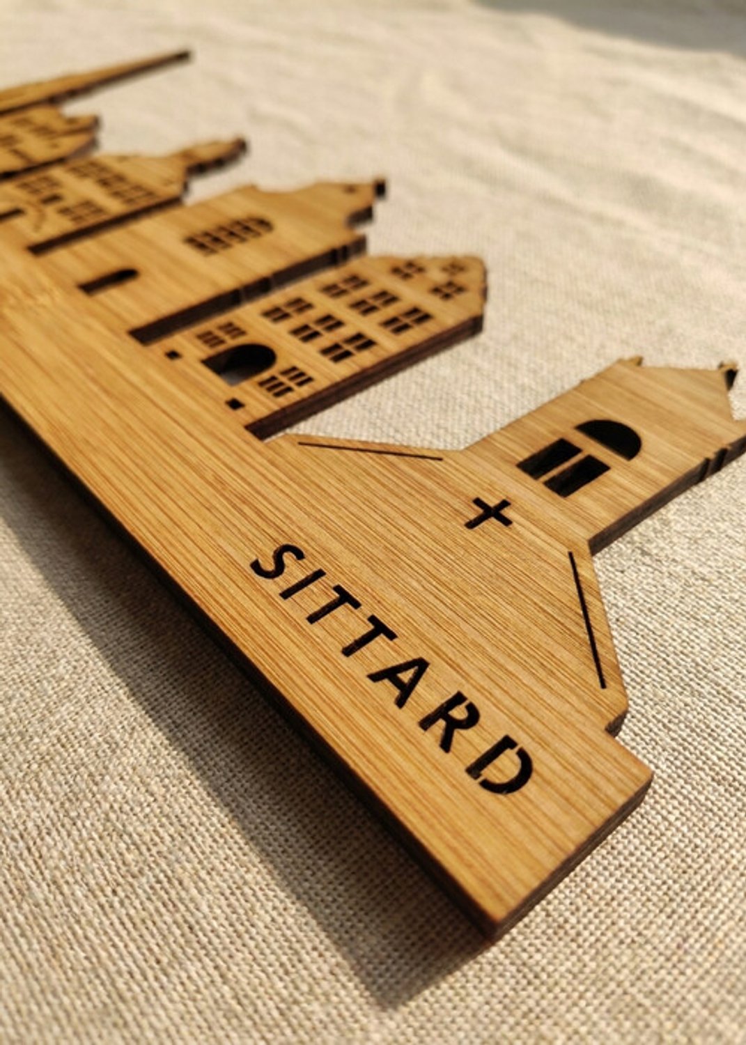 Houten Skyline Sittard | Wanddecoratie voor aan de muur | Bamboe | 70 cm breed
