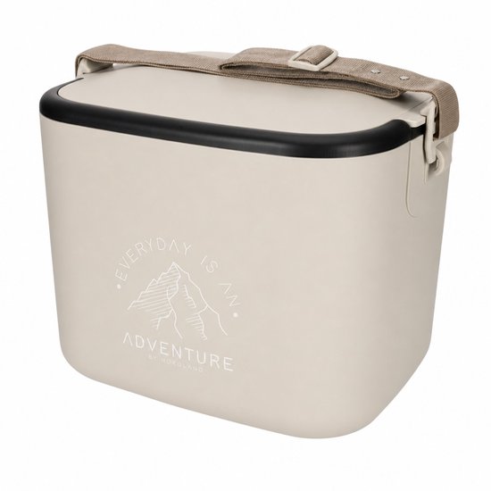 Beige koelbox met zwarte rand, tekst "EVERYDAY IS AN ADVENTURE" en draagband.