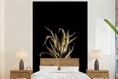 Longues fines feuilles dorées sur fond noir 160x240 cm