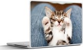 Laptop sticker - 11.6 inch - Kitten ligt op schoot - 30x21cm - Laptopstickers - Laptop skin - Cover