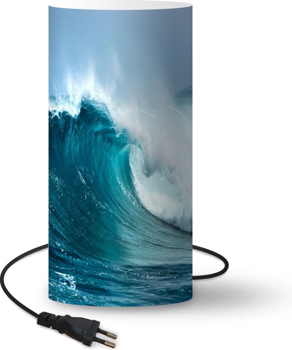 Lamp - Nachtlampje - Tafellamp slaapkamer - Oceaan - Golf - Blauw - 33 cm hoog - Ø15.9 cm - Inclusief LED lamp