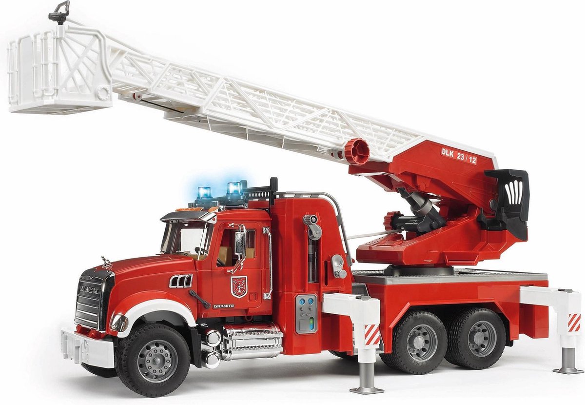 Bruder Mack Granite brandweerauto ladder en waterpomp — afbeelding 12