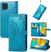 Voor Samsung Galaxy M32 Mandala Bloem Reliëf Horizontale Flip Lederen Case met Houder & Drie Kaartsleuven & Portemonnee & Lanyard (Blauw)