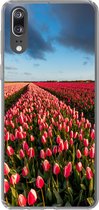 Geschikt voor Huawei P20 hoesje - Kleurrijke tulpen in Nederlands landschap - Siliconen Telefoonhoesje