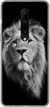 Geschikt voor OnePlus 7 Pro hoesje - Aziatische leeuw tegen zwarte achtergrond in zwart-wit - Siliconen Telefoonhoesje