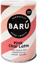Een blik BARÚ Pink Chai Latte met roze en witte strepen. Zegt 'Vegan Recipe'.