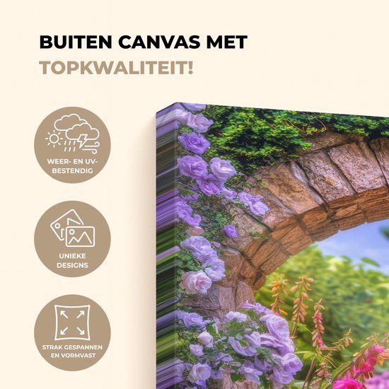 Buitencanvas met een stenen boog omringd door paarse rozen en groene bladeren.