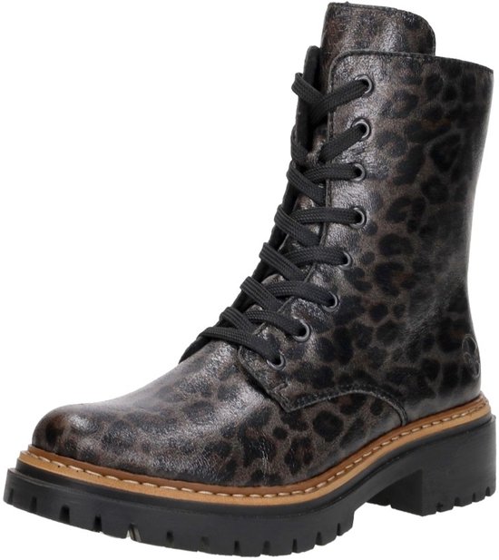 Zwarte veterboot met bruine luipaardprint, voorkant zichtbaar.