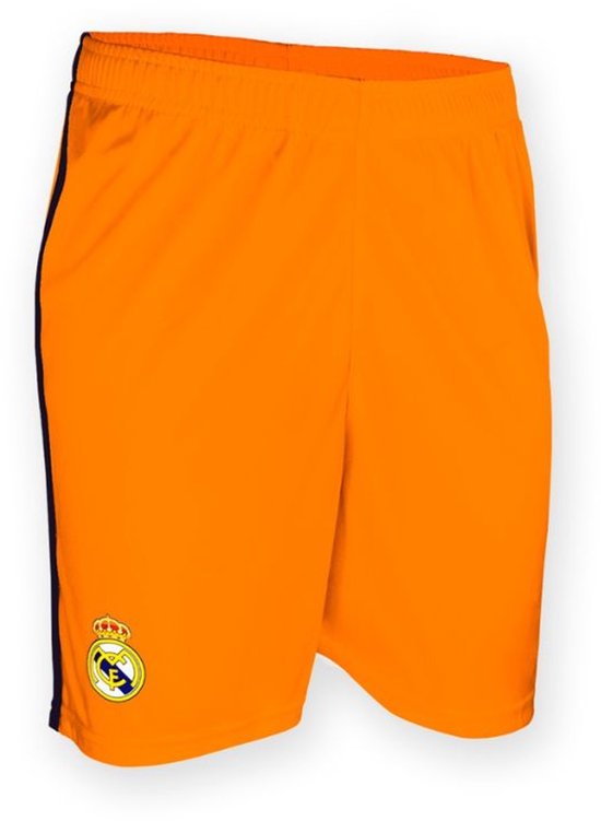 Oranje voetbalbroekje met Real Madrid logo aan de zijkant en een donkerblauwe bies.