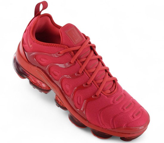 triple red vapormax plus release date