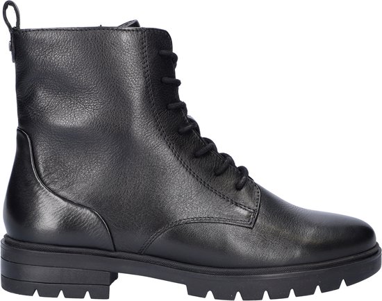 Zijzicht van een zwarte leren veterboot met veters, rits en grof profiel.