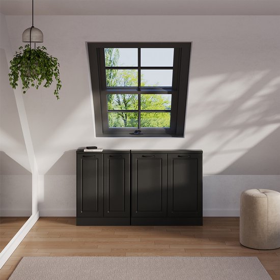 Antracietkleurige kast van 4 deuren, met landelijke grepen, in een slaapkamer met houten vloer.