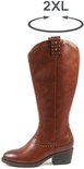 Bruine laars met studs en aanduiding voor 2XL kuitwijdte.