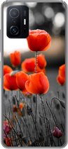 Geschikt voor Xiaomi 11T Pro hoesje - Rode Klaprozen tegen zwarte met witte achtergrond - Siliconen Telefoonhoesje