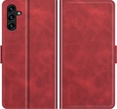 Samsung Galaxy A04s Hoesje - MobyDefend Luxe Wallet Book Case (Sluiting Zijkant) - Rood - GSM Hoesje - Telefoonhoesje Geschikt Voor Samsung Galaxy A04s