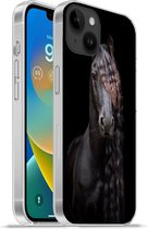 Geschikt voorApple Iphone 14 Plus - Soft case hoesje - Paarden - Fries - Manen - Zwart - Dieren - Siliconen Telefoonhoesje