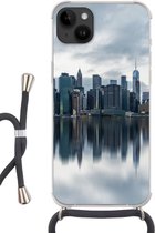 Geschikt voorApple Iphone 14 Plus - Crossbody Case - New York - Skyline - Reflectie - Siliconen - Crossbody - Backcover met Koord - Telefoonhoesje met koord - Hoesje met touw