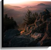 WallClassics - Canvas  - Beige Lucht boven Heuvelgebergte - 60x60 cm Foto op Canvas Schilderij (Wanddecoratie op Canvas)