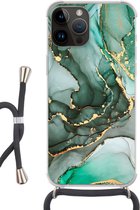 Geschikt voorApple Iphone 14 Pro Max - Crossbody Case - Goud - Marmer print - Groen - Luxe - Marmer printlook - Grijs - Siliconen - Crossbody - Backcover met Koord - Telefoonhoesje met koord - Hoesje met touw
