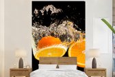 Behang - Fotobehang Sinaasappel - Stilleven - Water - Zwart - Fruit - Breedte 145 cm x hoogte 220 cm