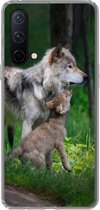 Geschikt voor OnePlus Nord CE 5G hoesje - Wolf - Baby - Bos - Siliconen Telefoonhoesje