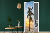 Deursticker Strand - Palmboom - Zonsondergang - 95x215 cm - Deurposter